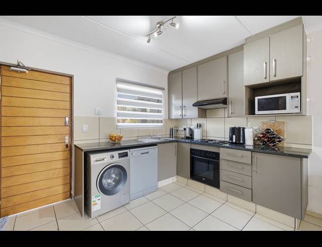 2 BEDROOM APARTMENT FOR SALE IN BARBEQUE DOWNS